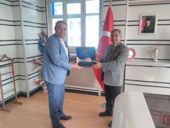 Kütahya, Esnaf ve Sanatkarları Odası Birliği Başkanı, Sn. İbrahim Yiğit Belediyemizi ziyaret ettiler.