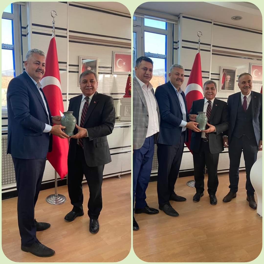 Ak Parti, İzmir İl Başkan yardımcımız, Sn.Hikmet Kaya ve Kuşu Belediye Başkanımız, Sn.Feridun Aktay, beraberindeki heyet ile birlikte Belediyemizi ziyaret ettiler.